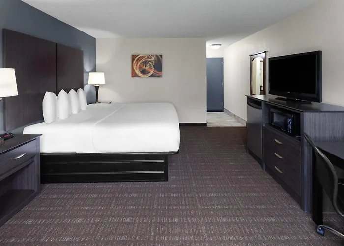 Baymont By Wyndham Il Hotel