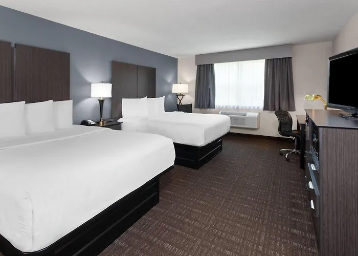 Baymont By Wyndham Il Hotel